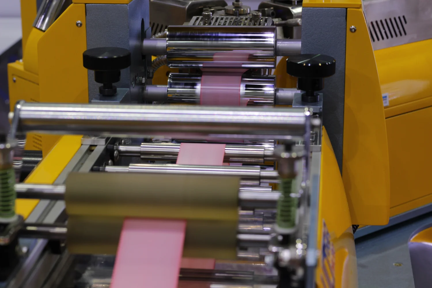 Used for the mass production of printed roll film.