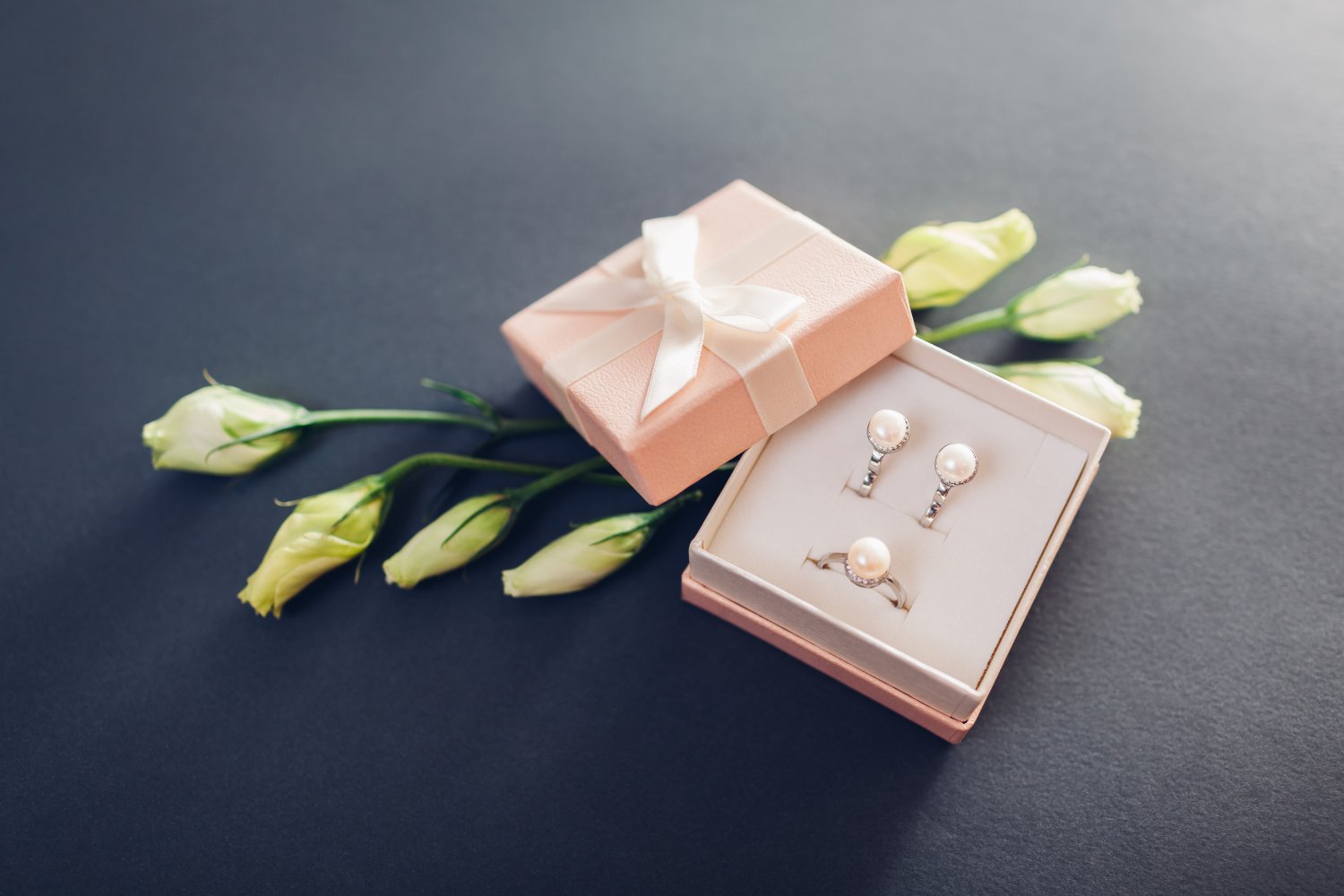 Gift boxes for jewelry packaging