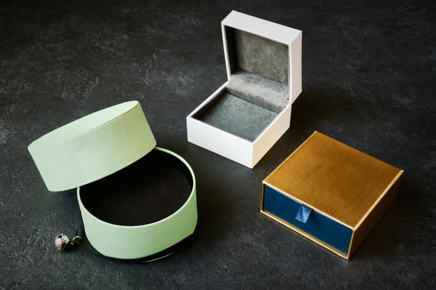 Gift boxes for jewelry packaging