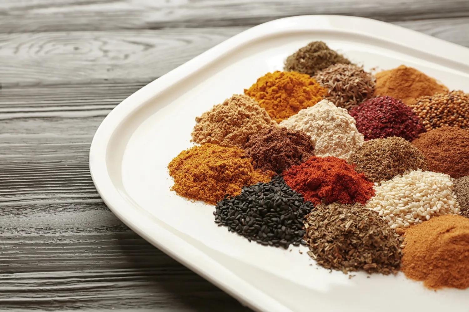 Packaging solutions for seasoning powders