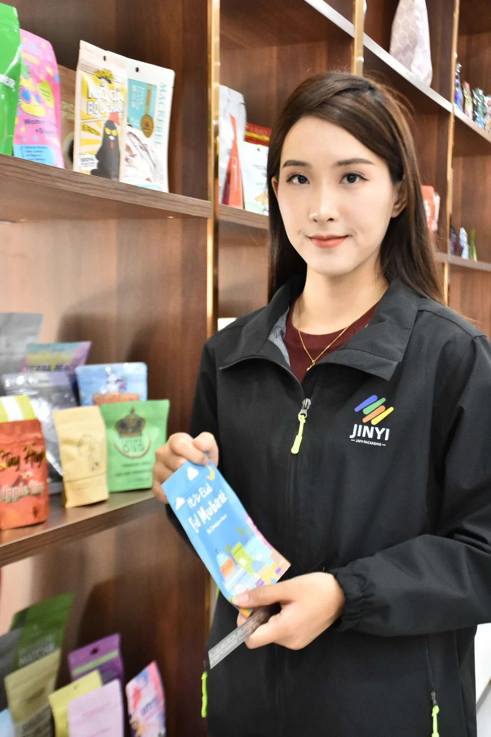 Elsa — Business Development Manager at JINYI Packaging consulting on custom flexible packaging specifications with international clients