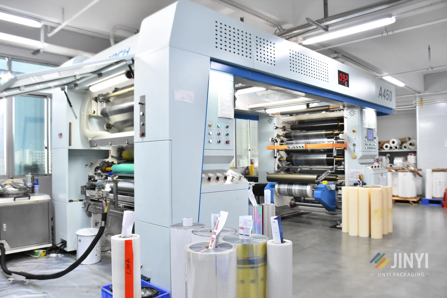 JINYI solvent-free lamination machine bonding film layers for custom flexible packaging — standard lamination method at JINYI