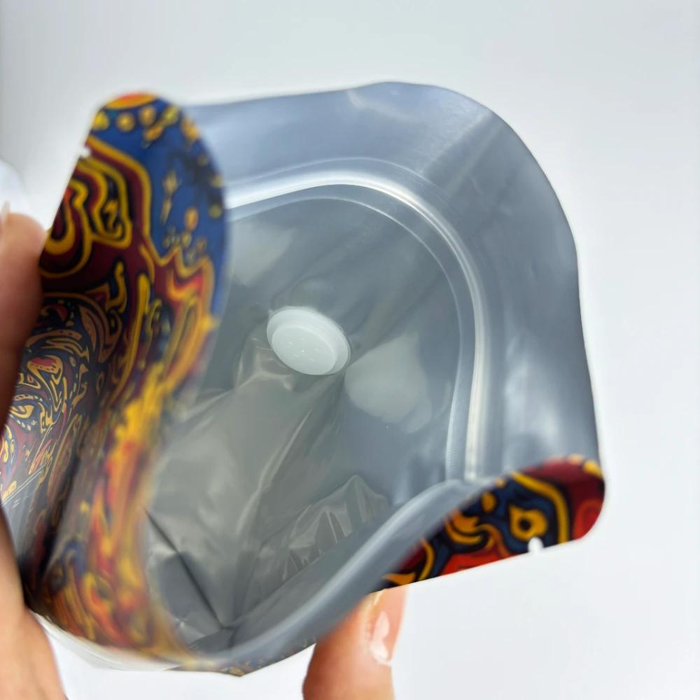 Interior detail of one-way degassing valve installed on JINYI custom coffee bag — showing valve disc mechanism that allows CO₂ release while preventing oxygen ingress in freshly roasted coffee packaging