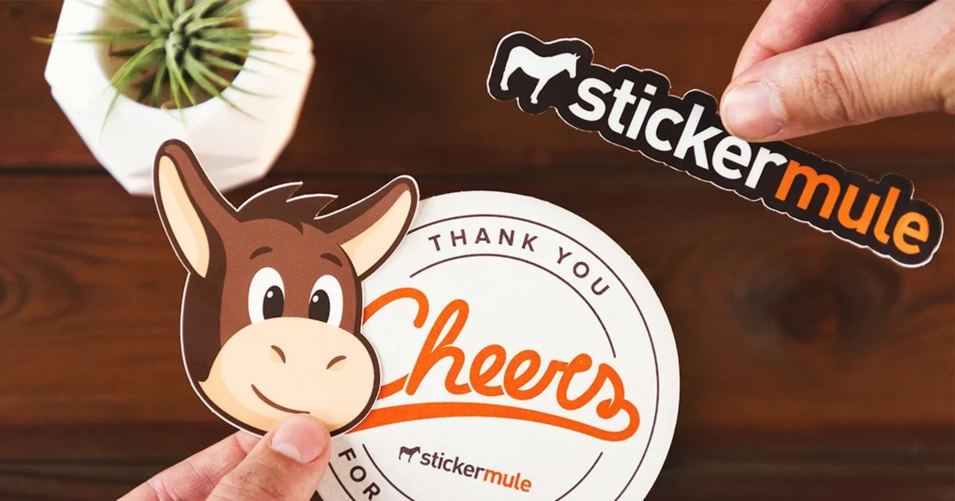 Sticker Mule autocolante personalizado recortado - exemplo de produto de autocolante circular de marca